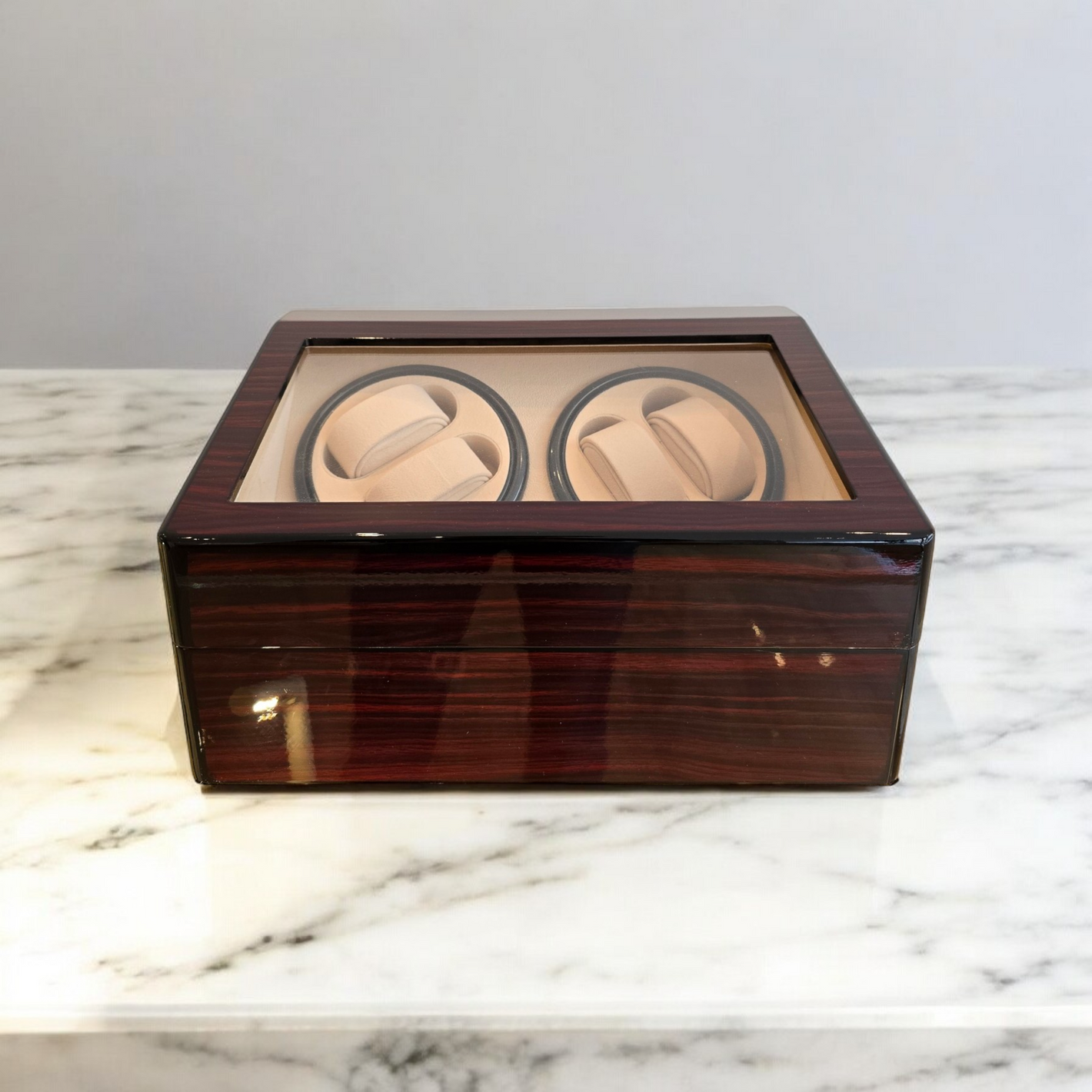 Gepolijste houten opwinder met 4 sleuven